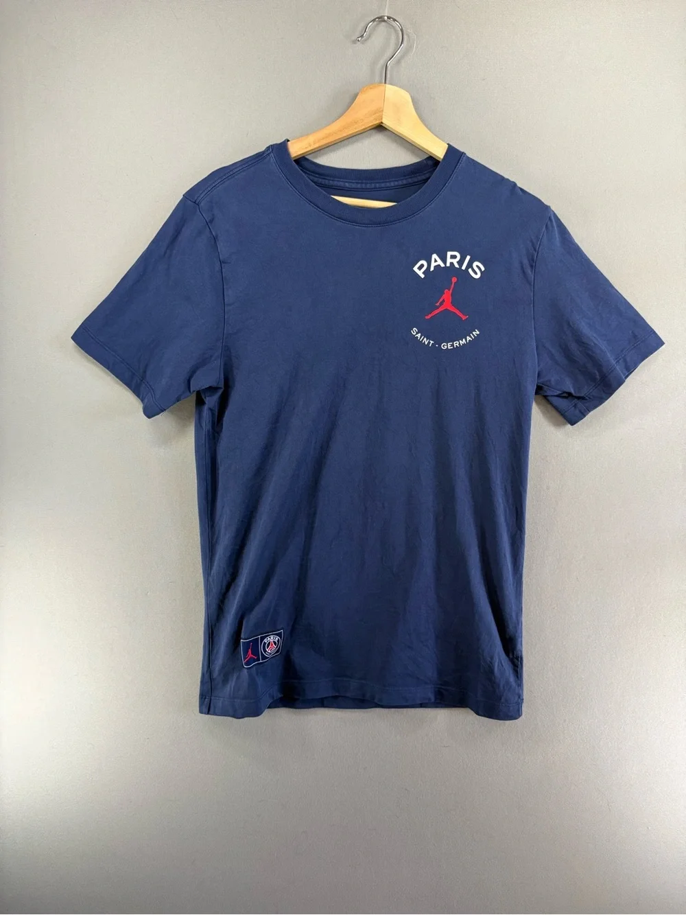 Nike AIR JORDAN x PARIS Saint Germain PSG Graphic T Shirt Navy Blue Size SMALL